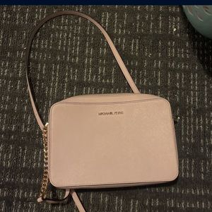 Michael Korrs over the shoulder purse light pink